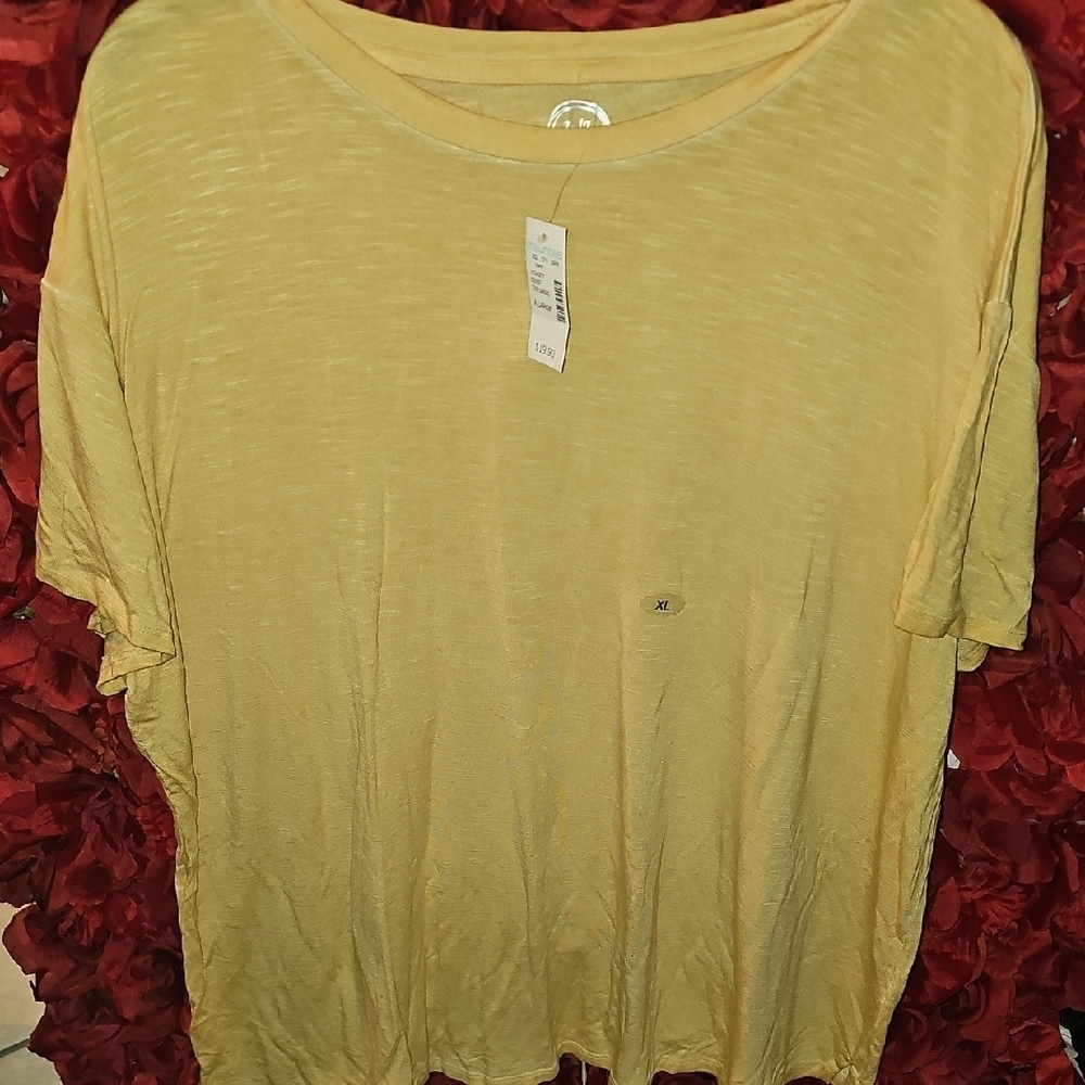 Maurices NWT Women's Mudtard Yellow Short Sleeve Women's Top Size Xlarge